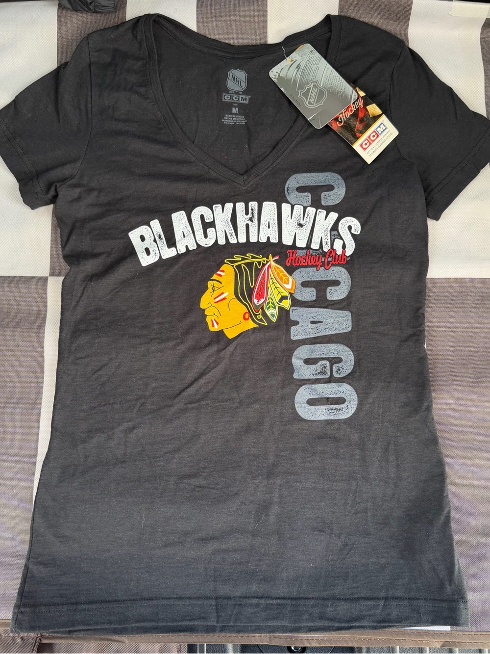 Chicago Blackhawks V-Neck Graphic Tee - Black Sz M Womens NWT